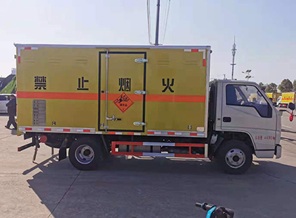 黄石港爆破器材运输车技术升级与安全合规新趋势